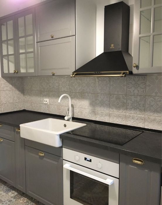 Instalez chiuveta bucatarie. Montaj paravan dus. Decupaj blat.