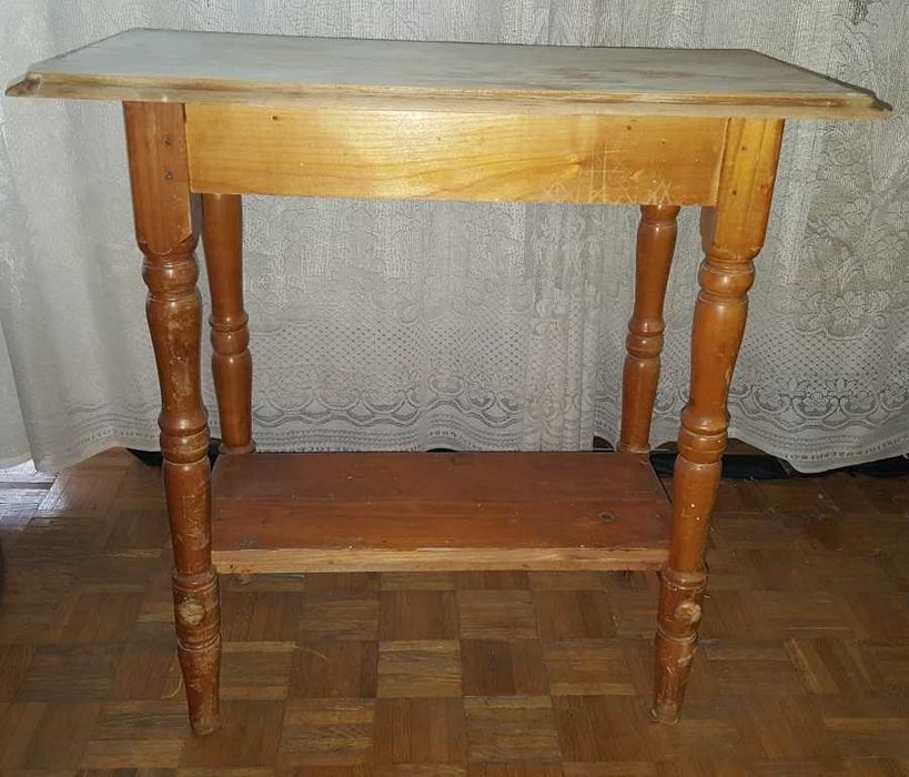 Măsuţă din lemn masiv