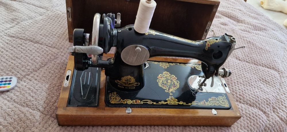 Старинна шивашка машина