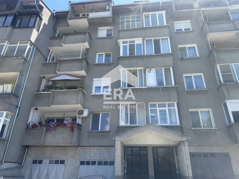 Четиристаен апартамент в ж.к. Дружба 2