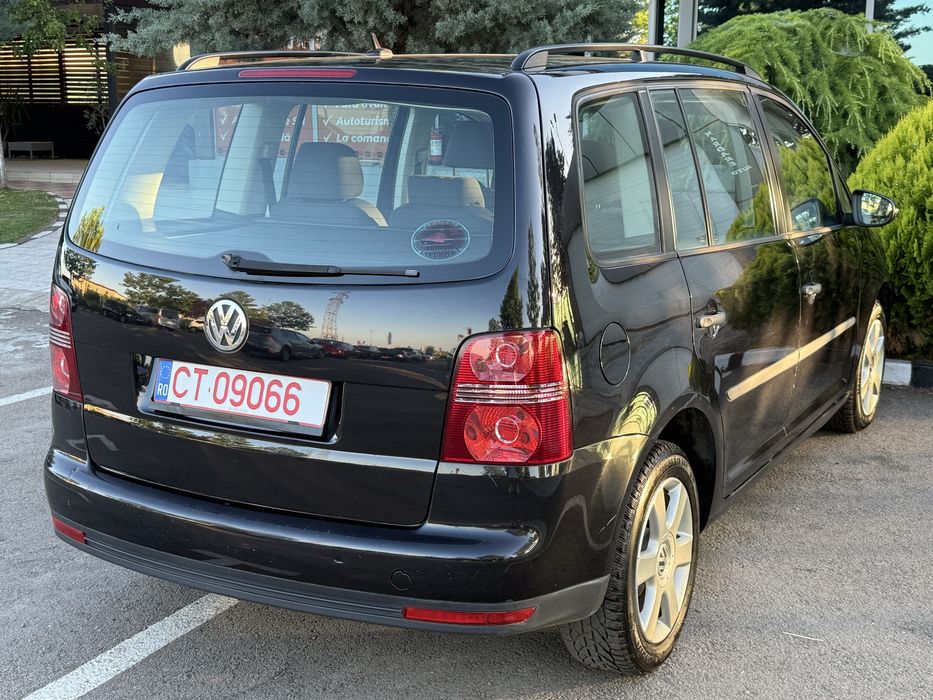 VOLKSWAGEN Touran 2010 — imagine 4