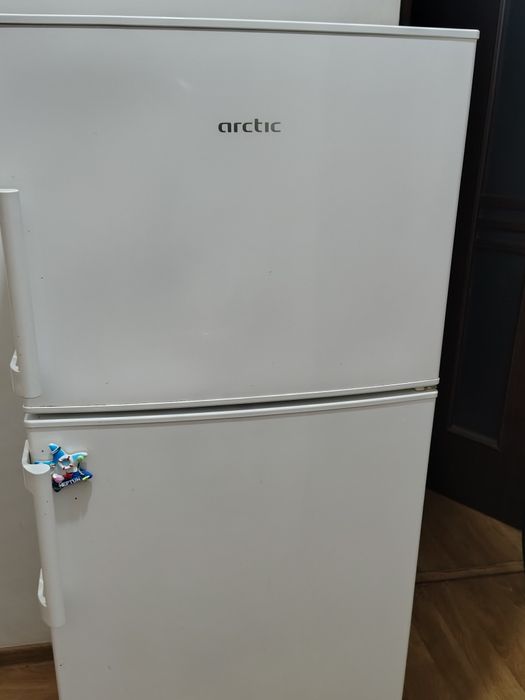 Vând frigider ARCTIC