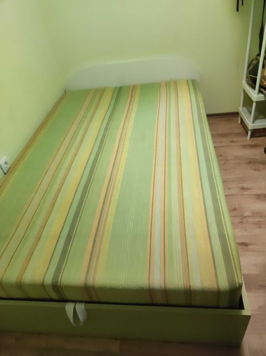 Легло с повдигащ механизъм