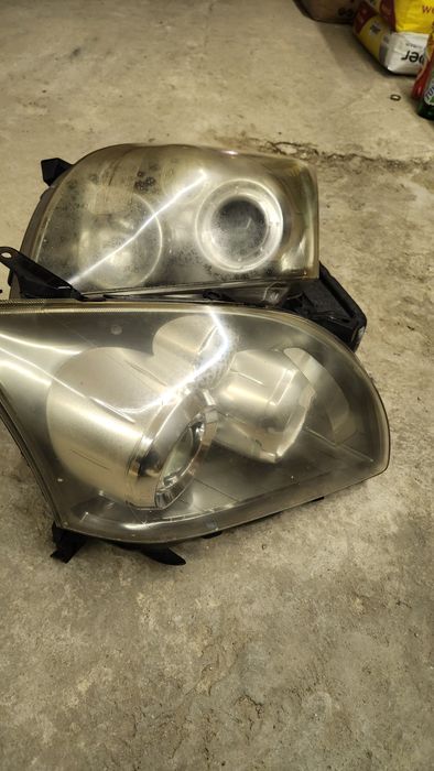 Фарове Тойота Авенсис 2008