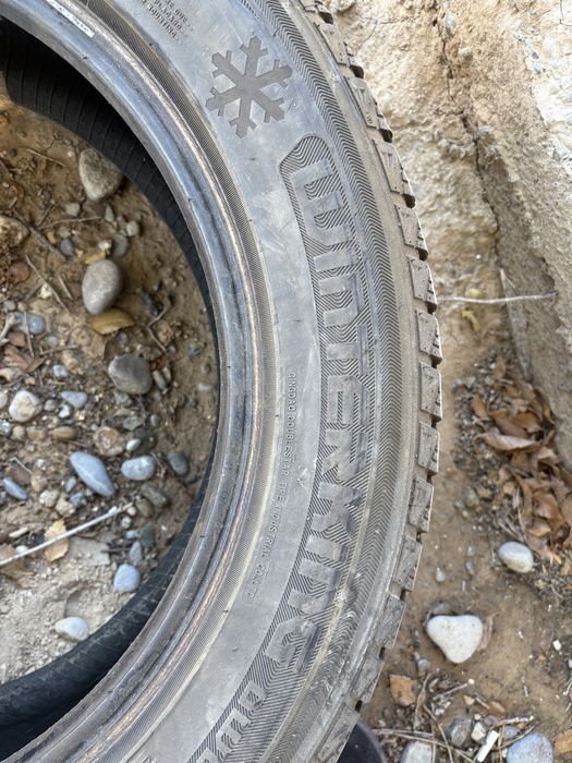 Зимный шина 215/60 R17.