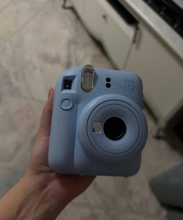 Продам пленочный instax mini12