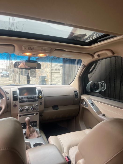 Nissan Pathfinder LE Plus