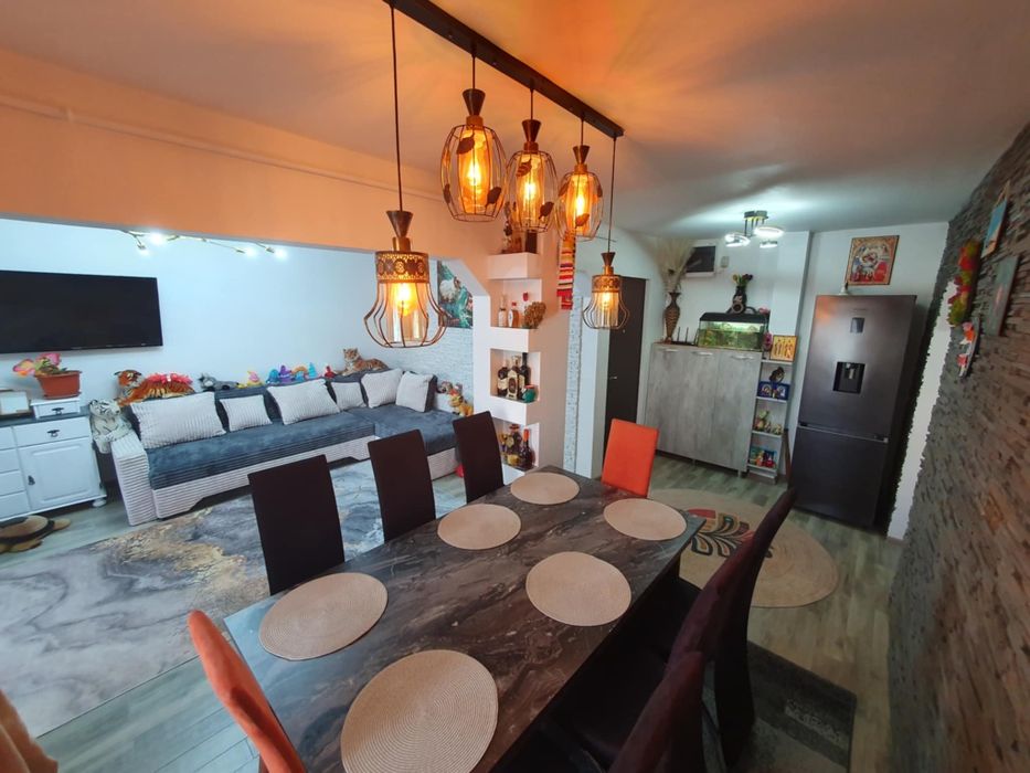 Apartament Câmpulung Grui Parter înalt 2 intrări 2 Camere Open space