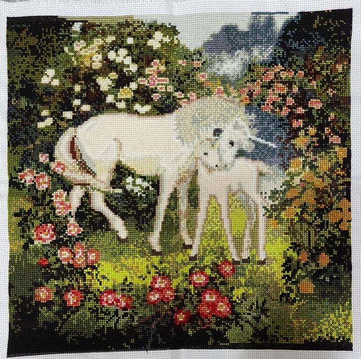 Продам вышитые картины без рамок