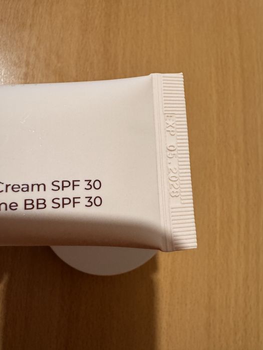 Set Nuo derm bb cream si pudra matifianta compacta