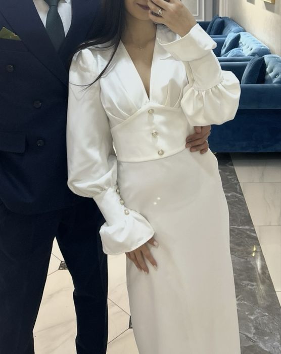 Белое вечернее платье