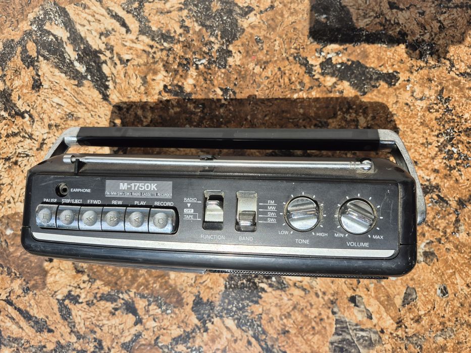 Vând Radio casetofon Sanyo model M-1750k ,made in japan