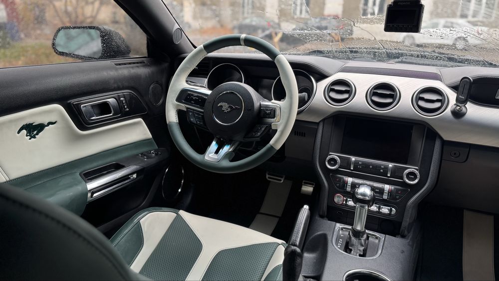 Ford Mustang EcoBoost 2.3 turbo 2021г 40.000миль