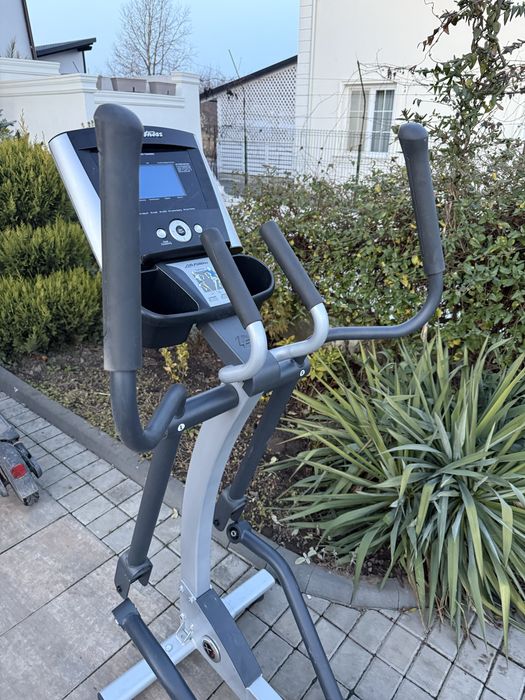 Bicicleta eliptica profesionsla Life fitness