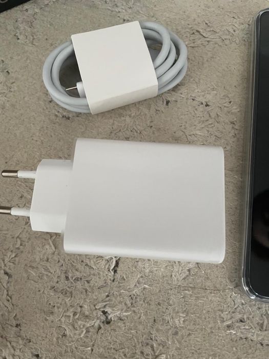 Продам Vivo v40 Lite