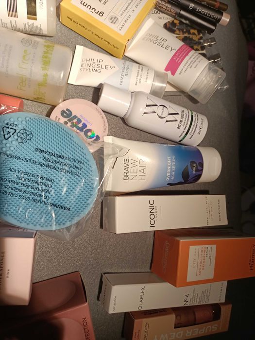 Неупотребявана козметика от кутии