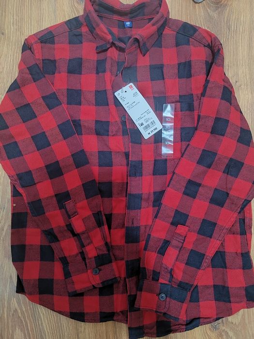 Рубашка бренда Uniqlo