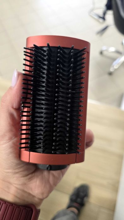 Продавам Dyson Airwrap Multi Styler (модел HS05) в отлично състояние