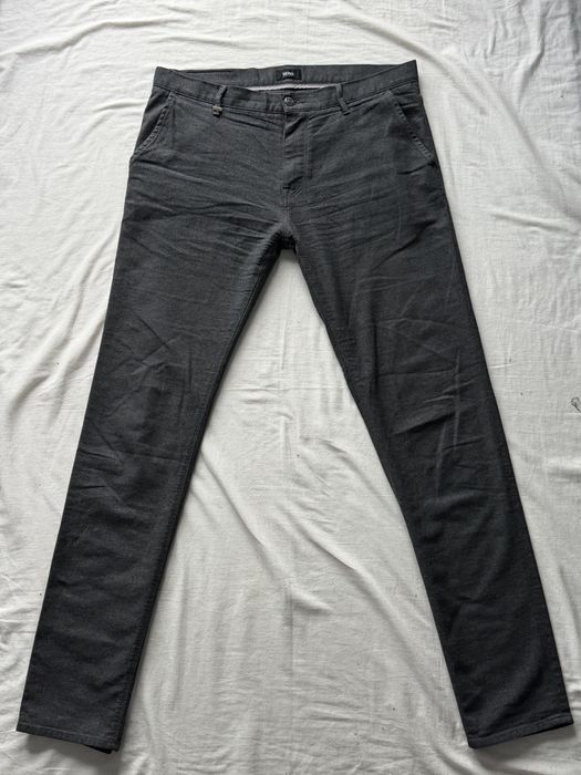 Hugo Boss.pantaloni pentru bărbați,măr.L