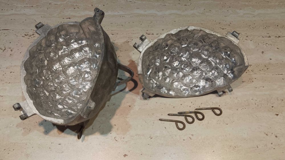 Forma metalica mare pentru oua de ciocolata Paste-piesa rara