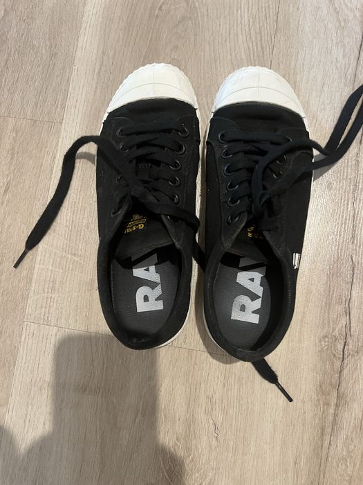 Продавам дамски кецове G-Star