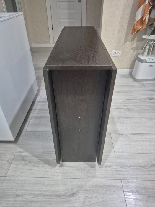 Продается стол книжка