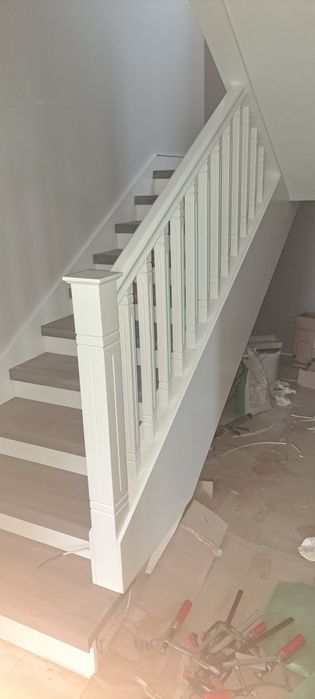 Scari interioare din lemn