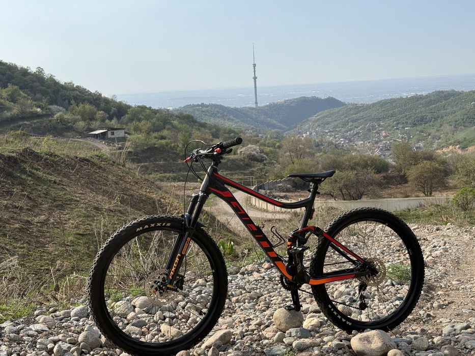 Двухподвес велосипед Giant