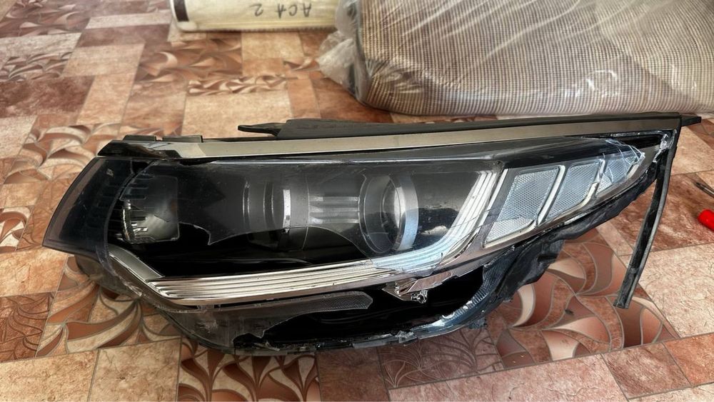 Оригинальная фара KIA K5 2015