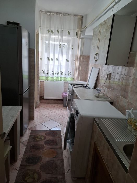 Închiriez apartament cu 2 camere zona Zavoi
