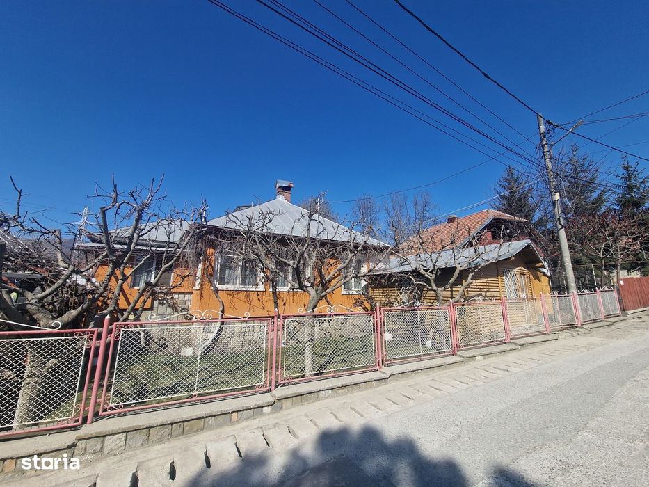 Casa +garaj+ teren 500 mp Comarnic