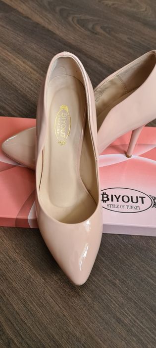 Продам новые туфли