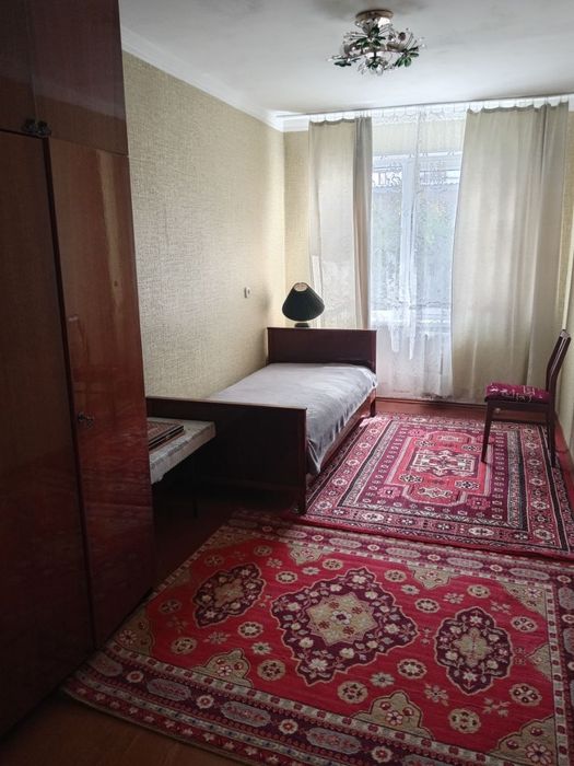 Аренда. Сдаётся трёхкомнатная квартира  метро Шахристанская .