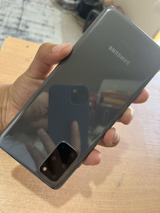Samsung S 20 plus sotiladi