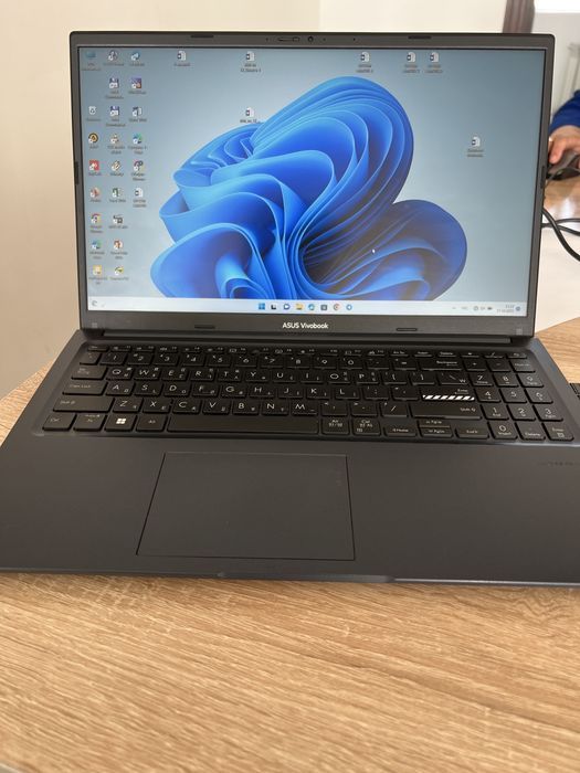 Asus Vivobook X1504VAdasturlash, dizayn, aI uchun ideal