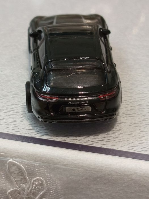 Hot wheels Porsche Panameta Turbo s 2022 yil chiqa narhi 250 000 som
