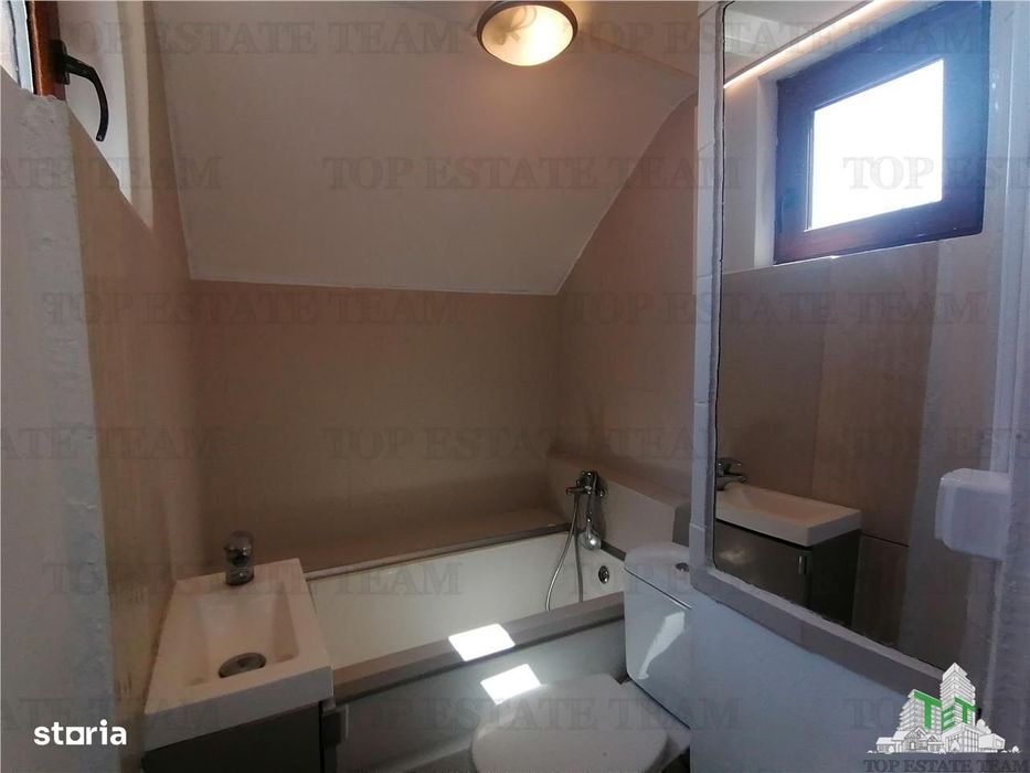 Apartament mansardabil de vanzare