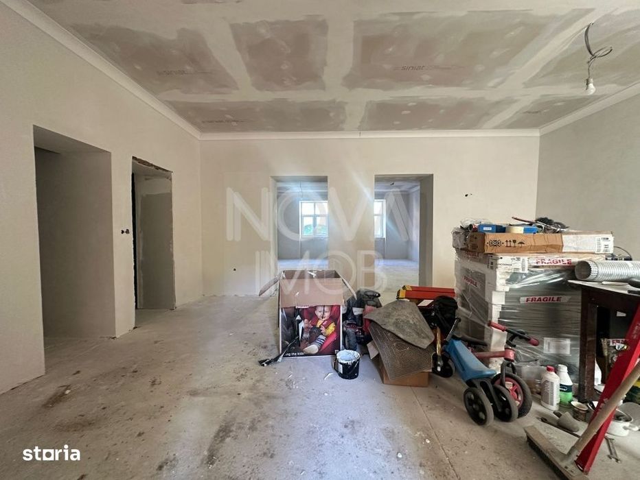 Apartament 3 camere de vanzare, Targul Vinului