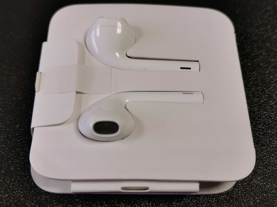 Apple Earpods с Lightning конектор, MWTY3ZM/A слушалки с кабел