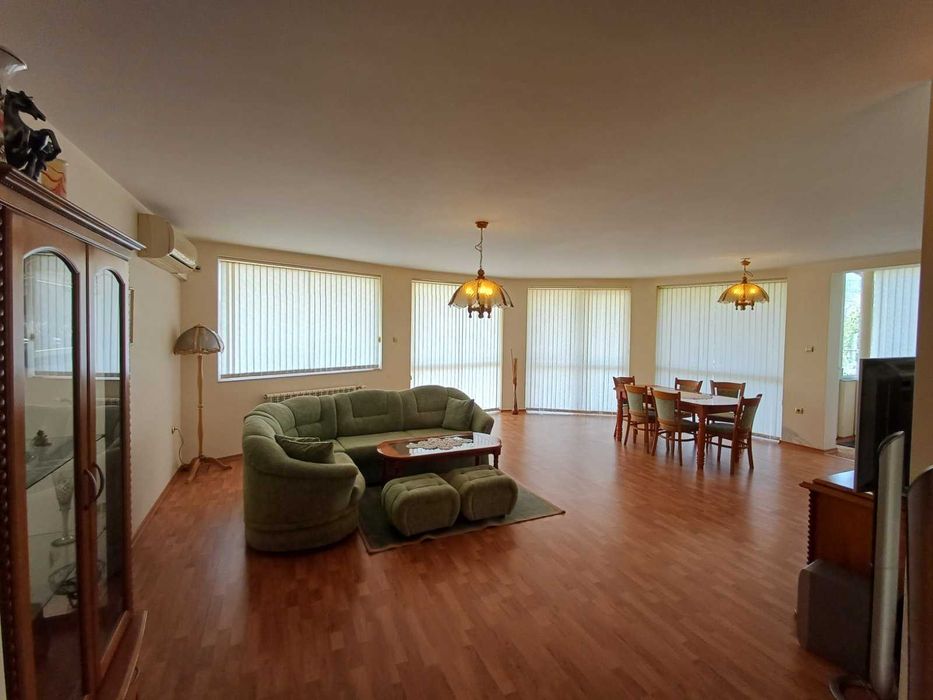 Продава се Тристаен апартамент в Шумен, Пазара - 156 кв.м за 1095 €/кв.м - Снимка #12