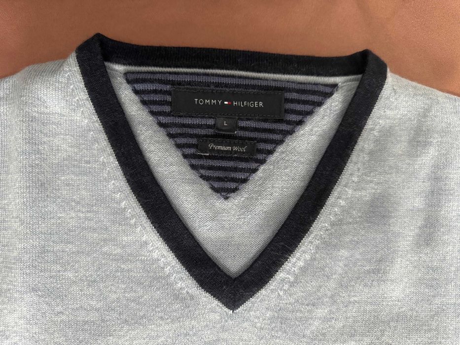 Pulover barbati Tommy Hilfiger bleu masura L (real este M)