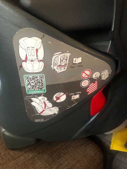 Два броя детски столчета за кола Britax Romer