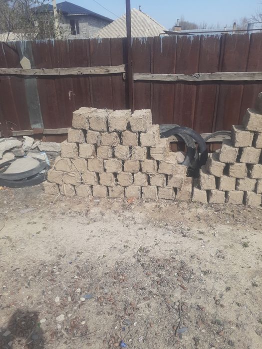 Саманые кирпичи на похороны