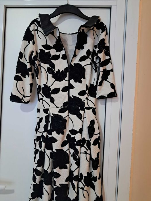 Дамска рокля с щампа на цветя