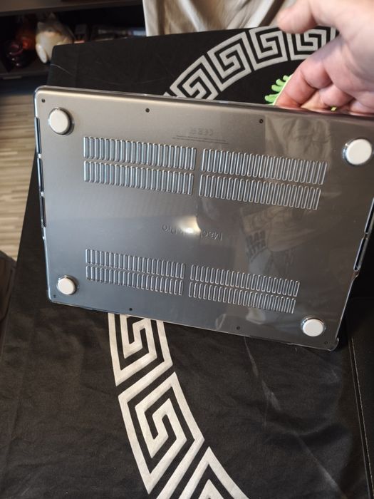 MacBook Pro 14 inch чип M1 16RAM 1TB ROM с гаранция