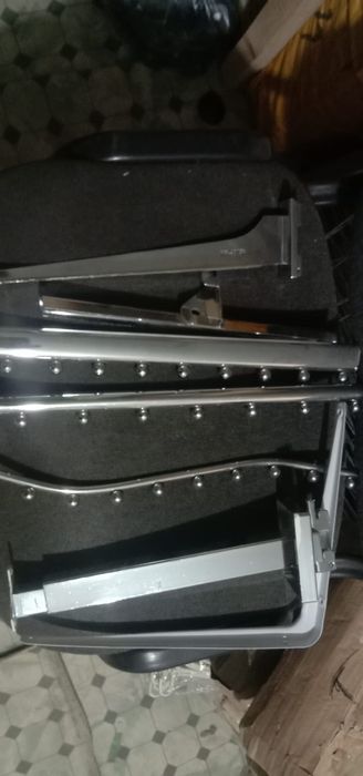 Витрины, вешалки