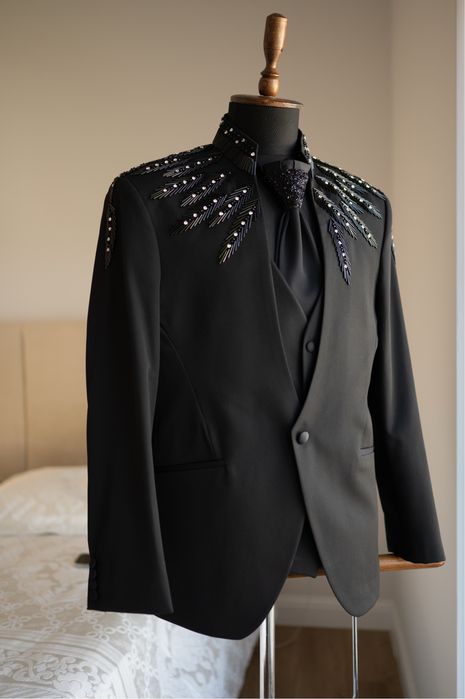 Costum elegant barbati