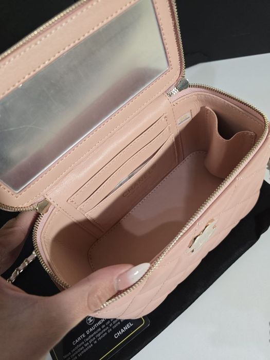 Налична чанта Chanel Vanity Case Pink