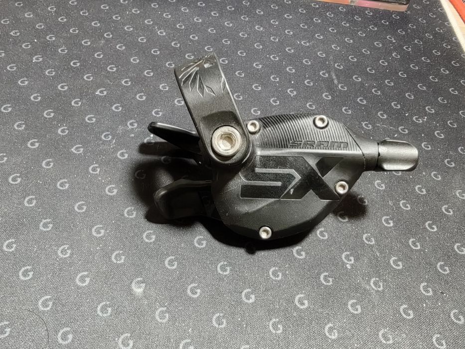 SRAM обтегач и команда 12 скорости