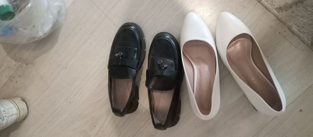 Кішкентай туфли 35 размері.Ақ туфли 38 размер